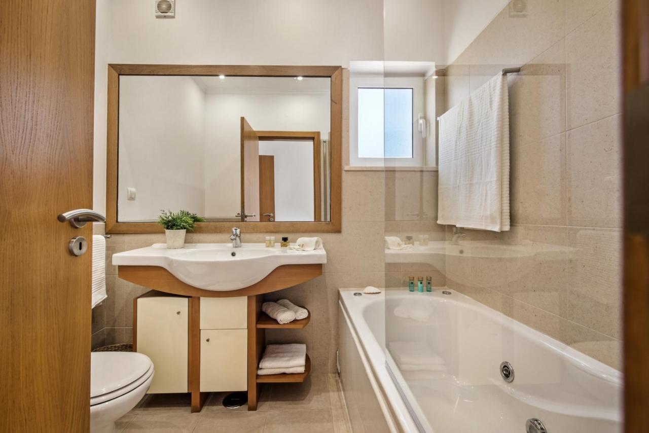 Luxurious First Floor Apartment Sleeps 4 Carvoeiro  Zewnętrze zdjęcie
